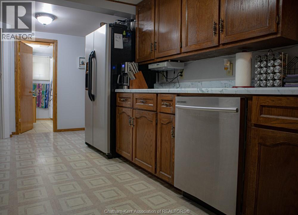 20 St.Clair Street, Tilbury, ON - Indoor Photo Showing Kitchen