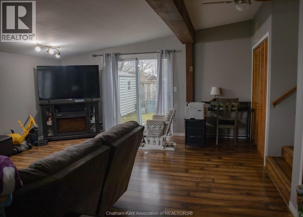20 St.Clair Street, Tilbury, ON - Indoor Photo Showing Living Room