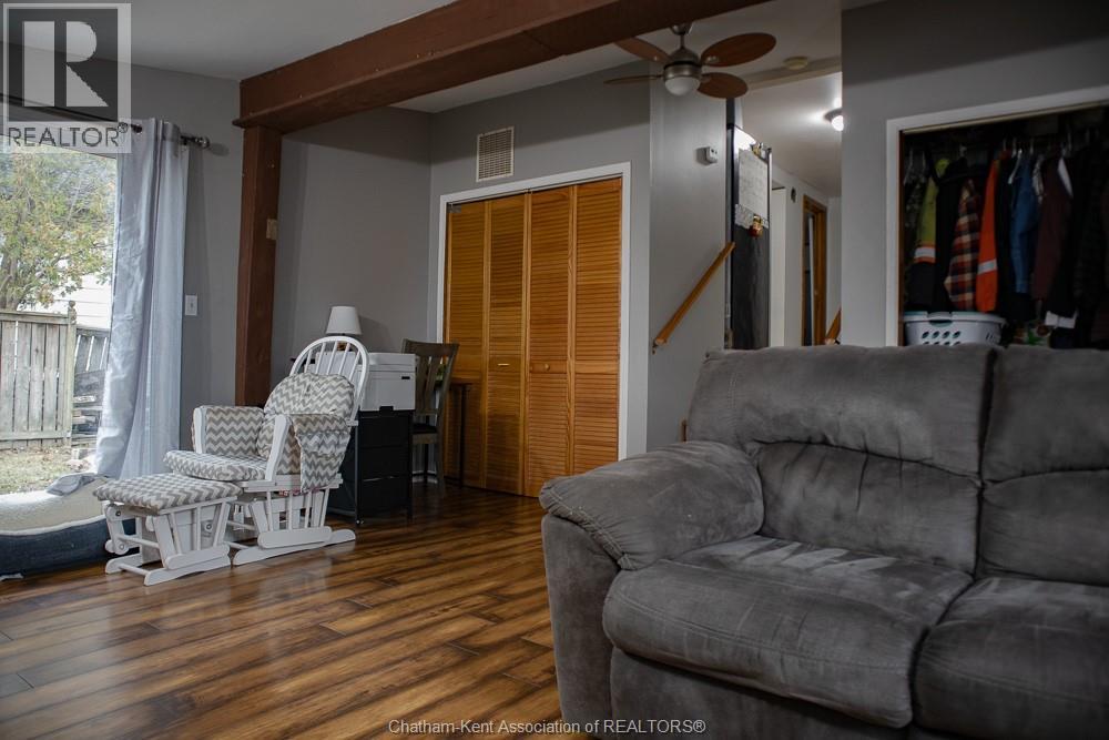 20 St.Clair Street, Tilbury, ON - Indoor Photo Showing Living Room