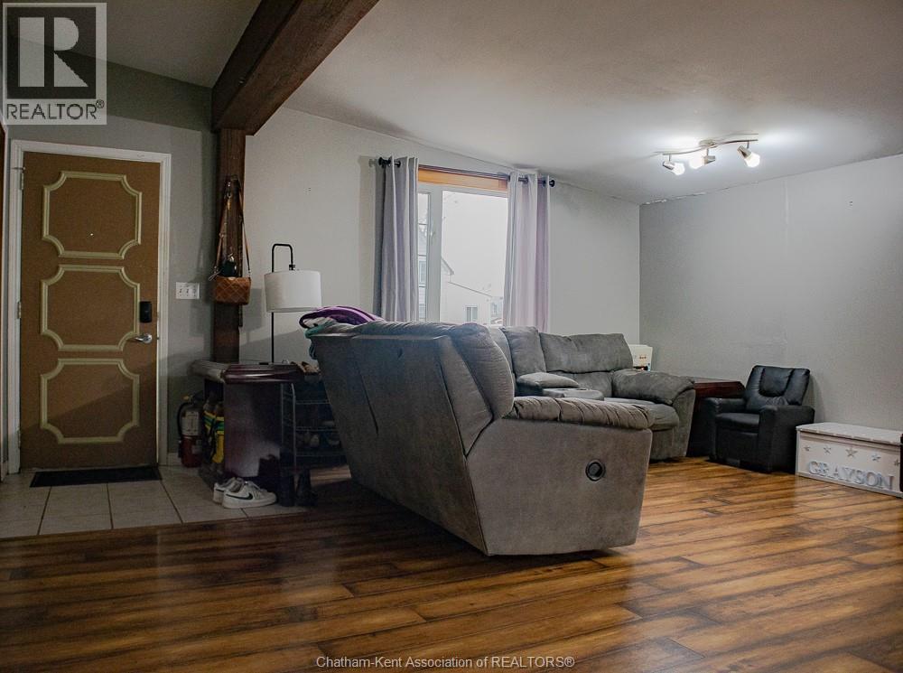 20 St.Clair Street, Tilbury, ON - Indoor