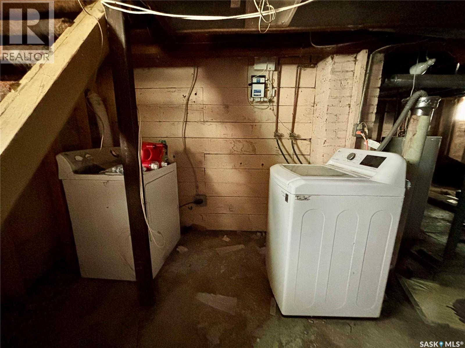 1337 Mctavish Street, Regina, SK - Indoor Photo Showing Laundry Room