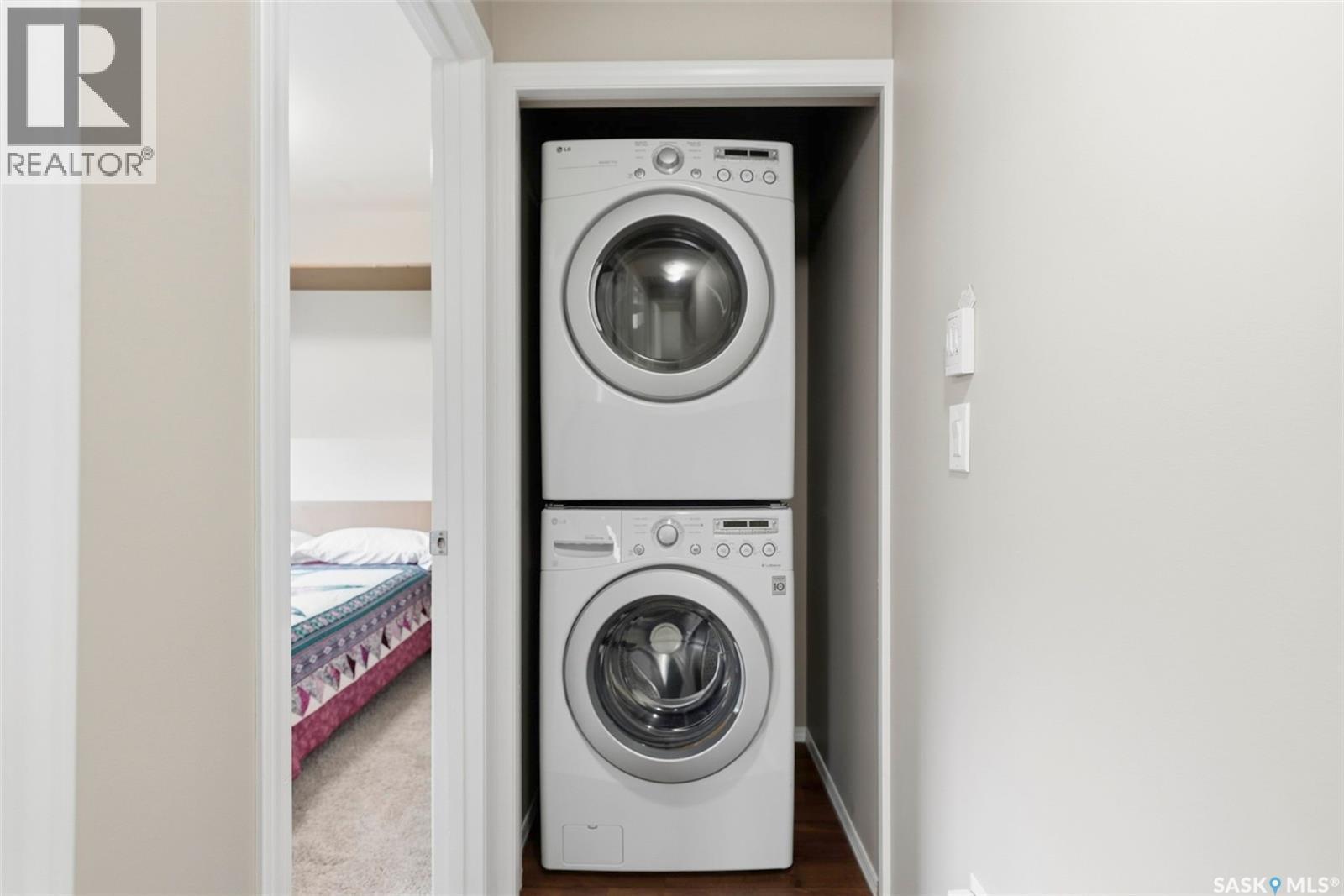 517 Redwood Crescent, Warman, SK - Indoor Photo Showing Laundry Room