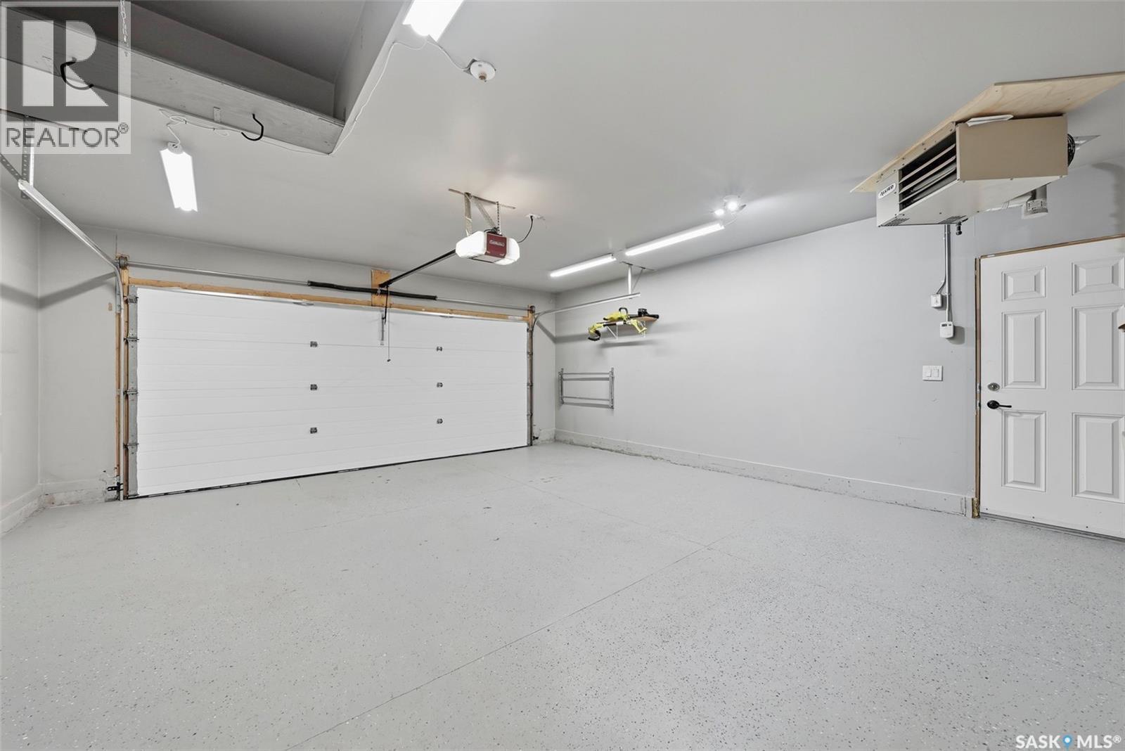 517 Redwood Crescent, Warman, SK - Indoor Photo Showing Garage
