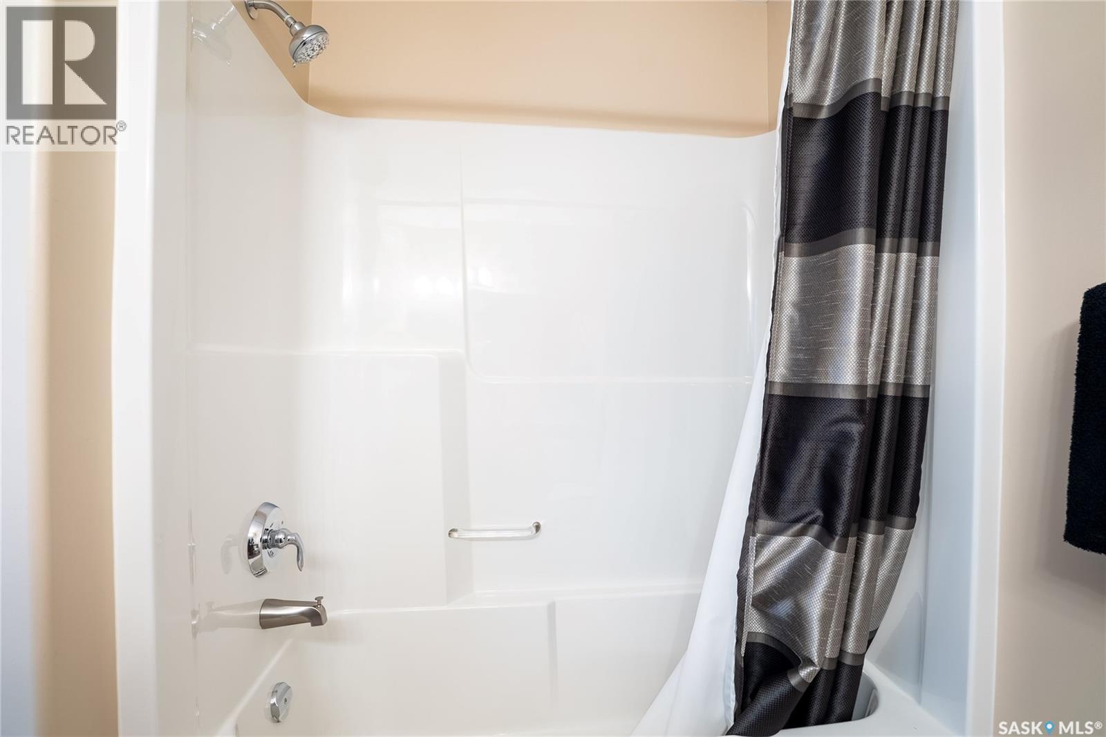 143 615 Stensrud Road, Saskatoon, SK - Indoor Photo Showing Bathroom