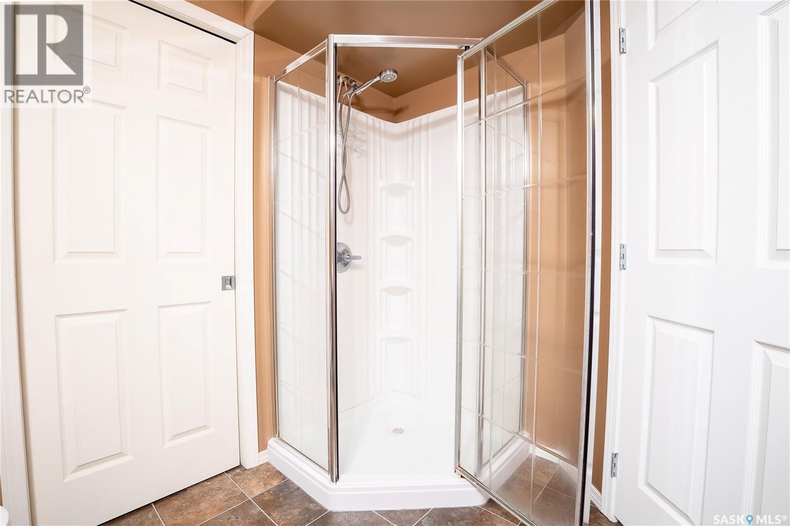 143 615 Stensrud Road, Saskatoon, SK - Indoor Photo Showing Bathroom