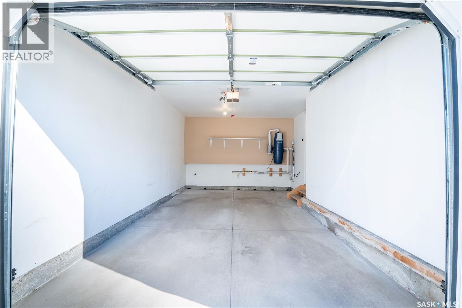 143 615 Stensrud Road, Saskatoon, SK - Indoor Photo Showing Garage