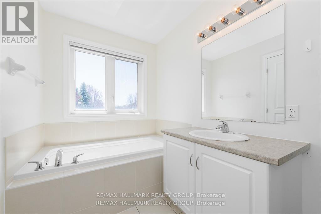 183 Claridge Drive, Ottawa, ON - Indoor Photo Showing Bathroom