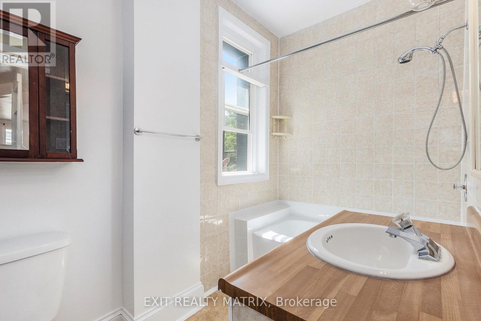 14 Somerset Street W, Ottawa, ON - Indoor Photo Showing Bathroom