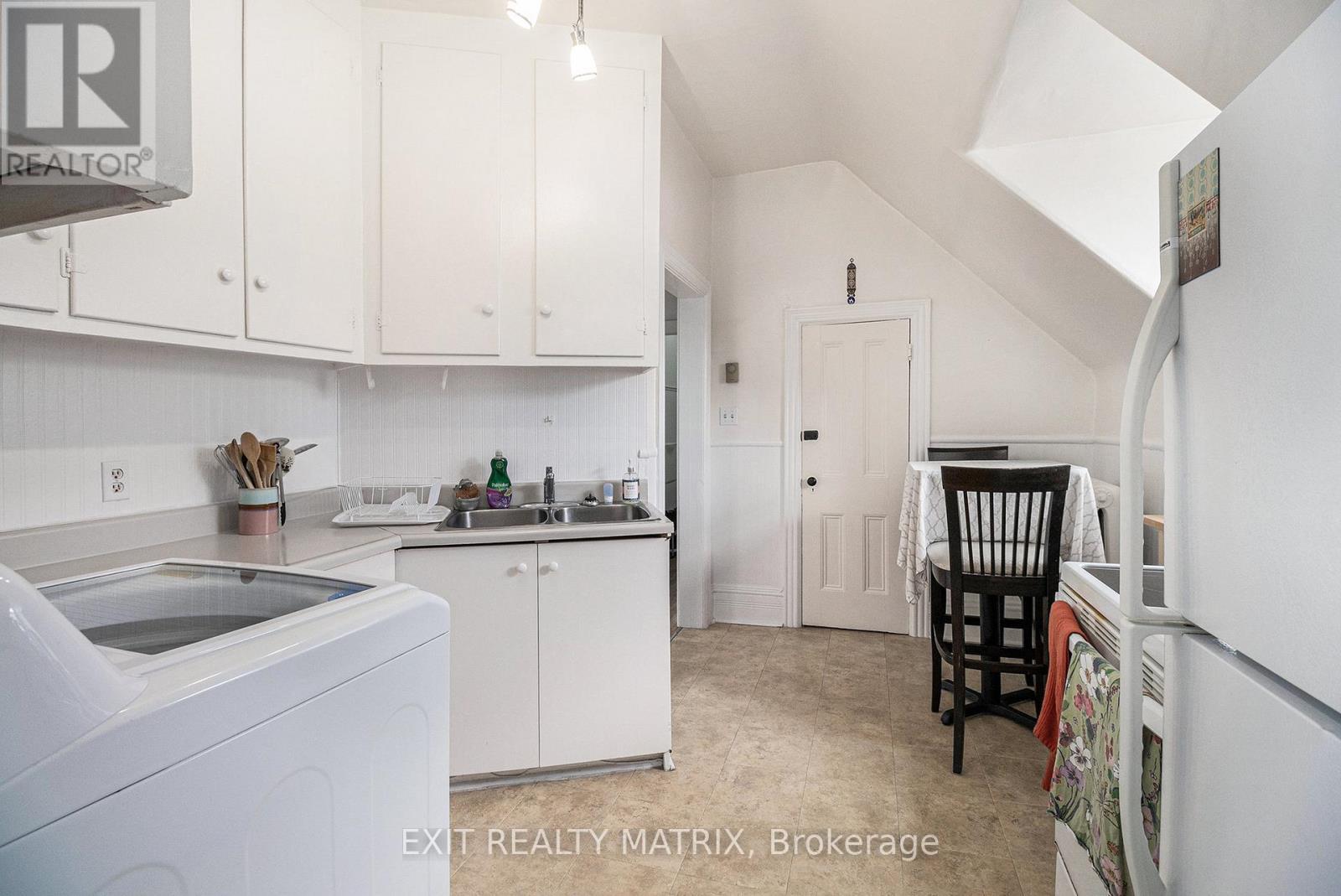 14 Somerset Street W, Ottawa, ON - Indoor Photo Showing Kitchen With Double Sink