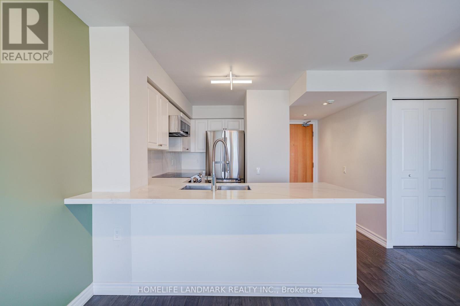 317 - 9017 Leslie Street, Richmond Hill, ON - Indoor Photo Showing Kitchen