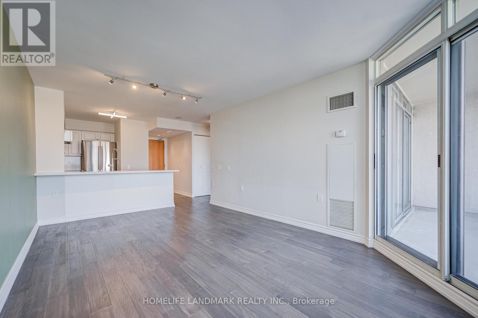 317 - 9017 Leslie Street, Richmond Hill, ON - Indoor
