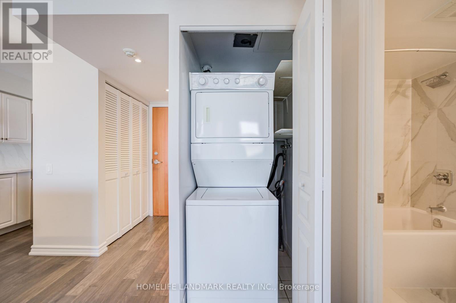 317 - 9017 Leslie Street, Richmond Hill, ON - Indoor Photo Showing Laundry Room