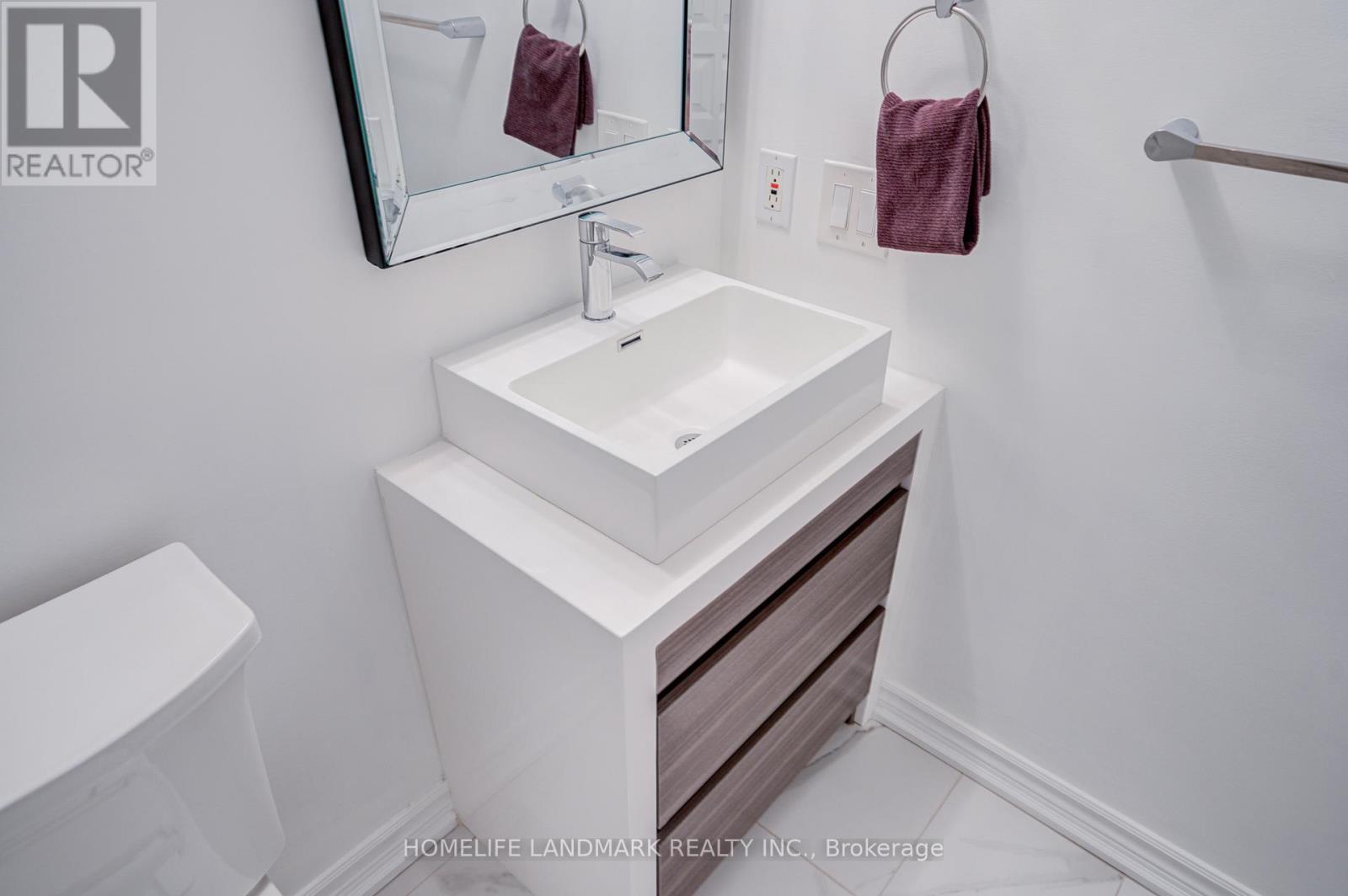 317 - 9017 Leslie Street, Richmond Hill, ON - Indoor Photo Showing Bathroom