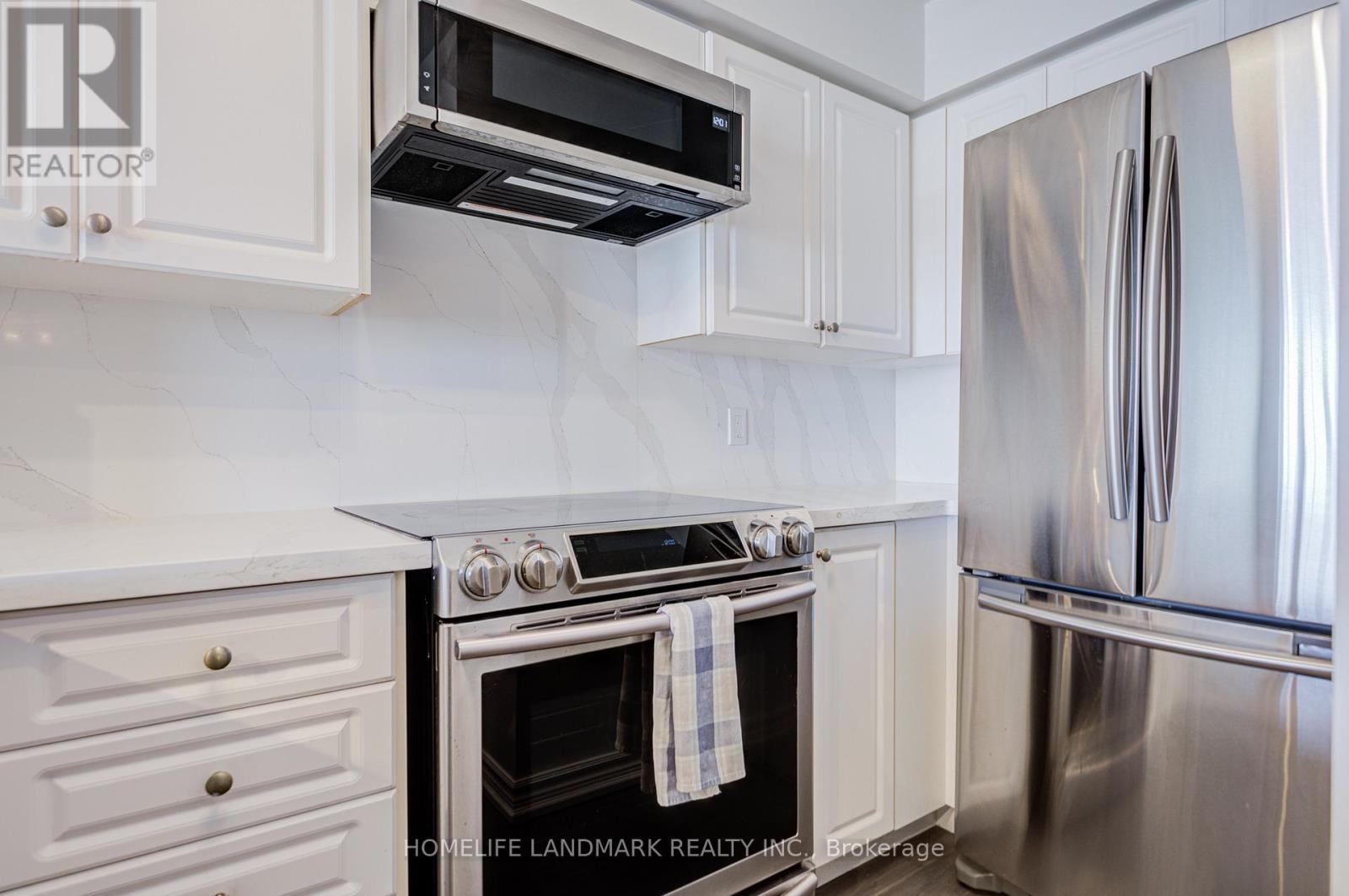 317 - 9017 Leslie Street, Richmond Hill, ON - Indoor Photo Showing Kitchen