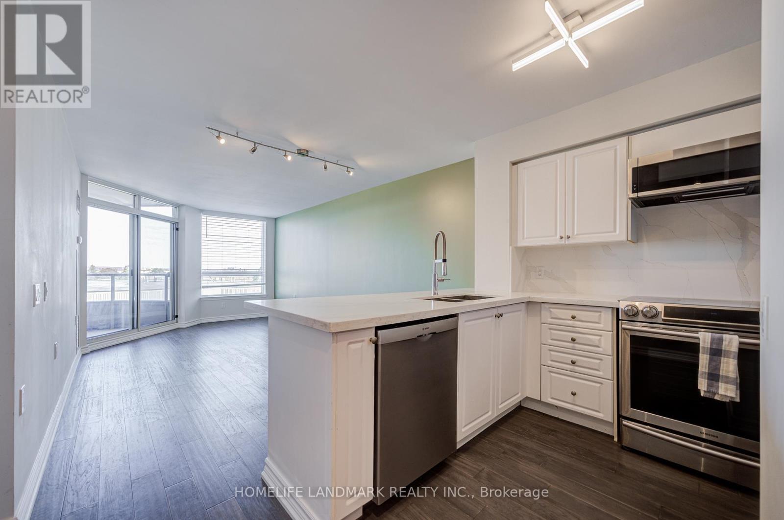 317 - 9017 Leslie Street, Richmond Hill, ON - Indoor Photo Showing Kitchen