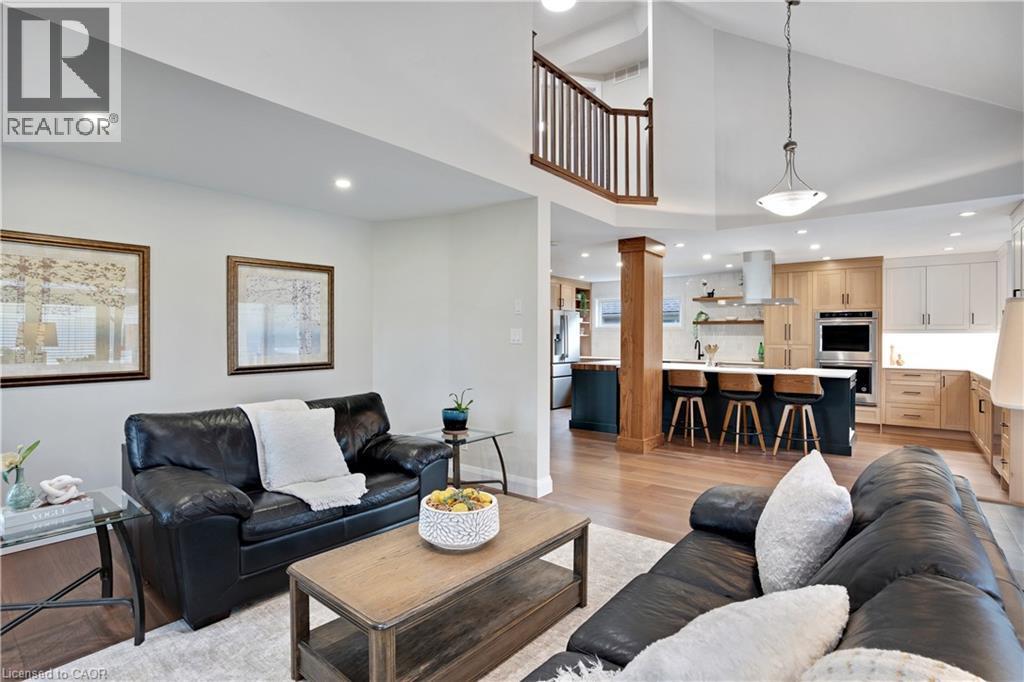 514 Birchleaf Walk, Waterloo, ON - Indoor Photo Showing Living Room