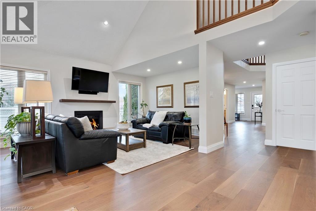 514 Birchleaf Walk, Waterloo, ON - Indoor Photo Showing Living Room With Fireplace