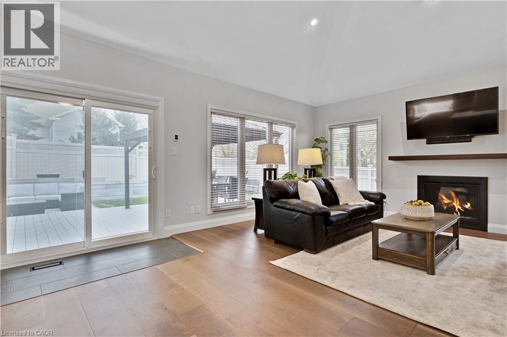 514 Birchleaf Walk, Waterloo, ON - Indoor Photo Showing Living Room With Fireplace