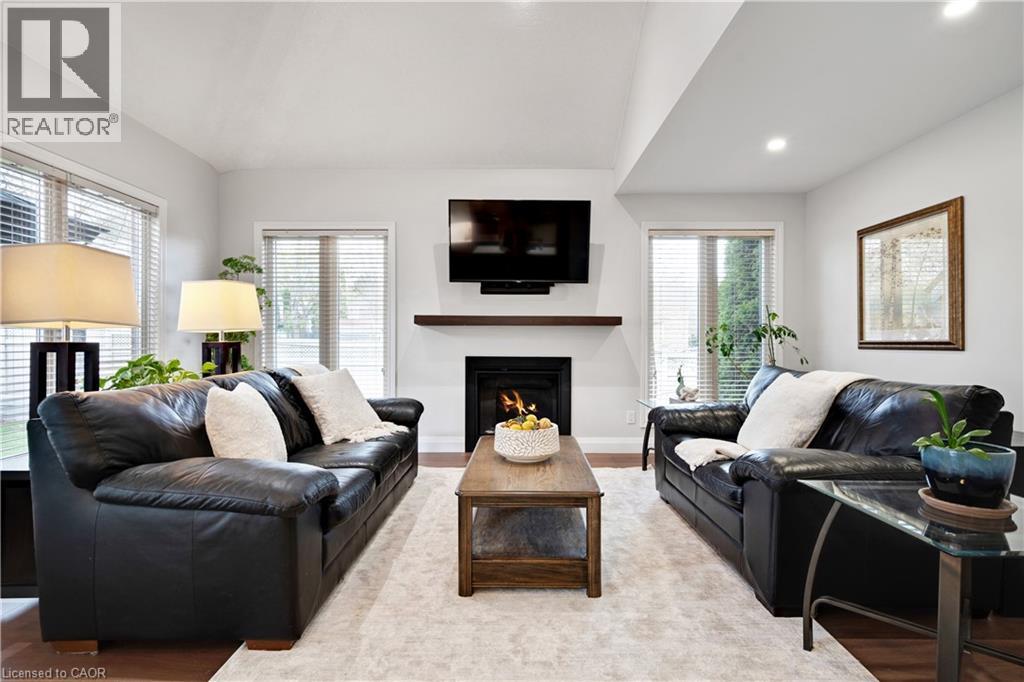 514 Birchleaf Walk, Waterloo, ON - Indoor Photo Showing Living Room With Fireplace
