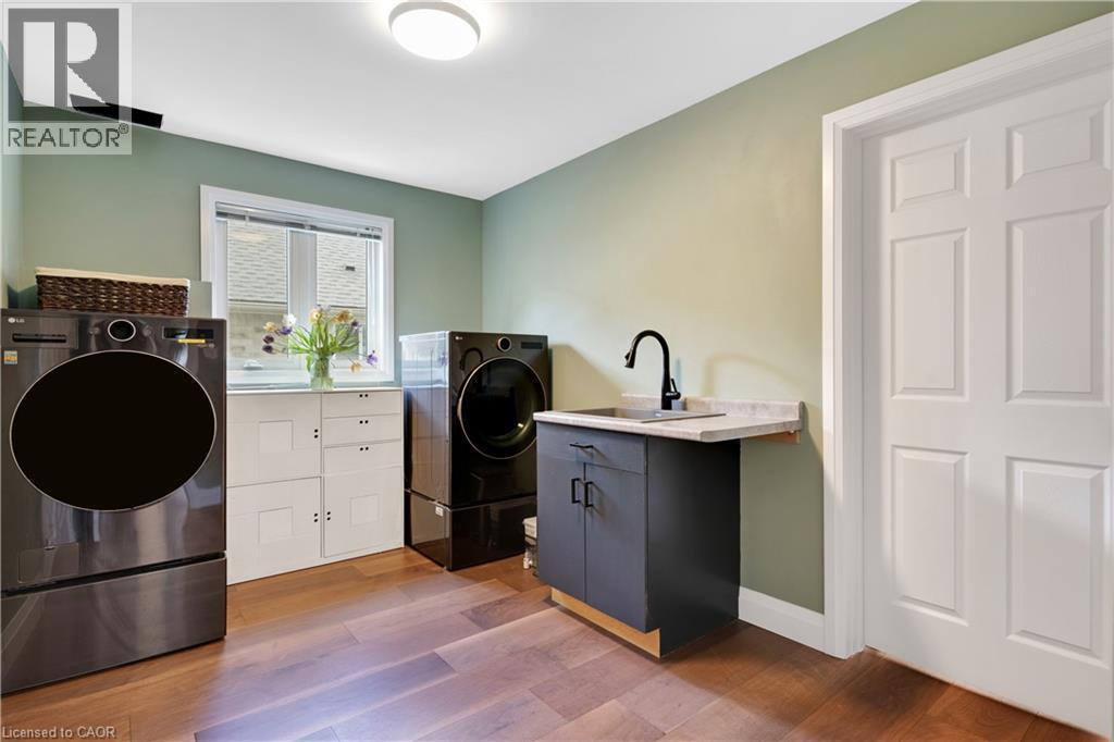 514 Birchleaf Walk, Waterloo, ON - Indoor Photo Showing Laundry Room