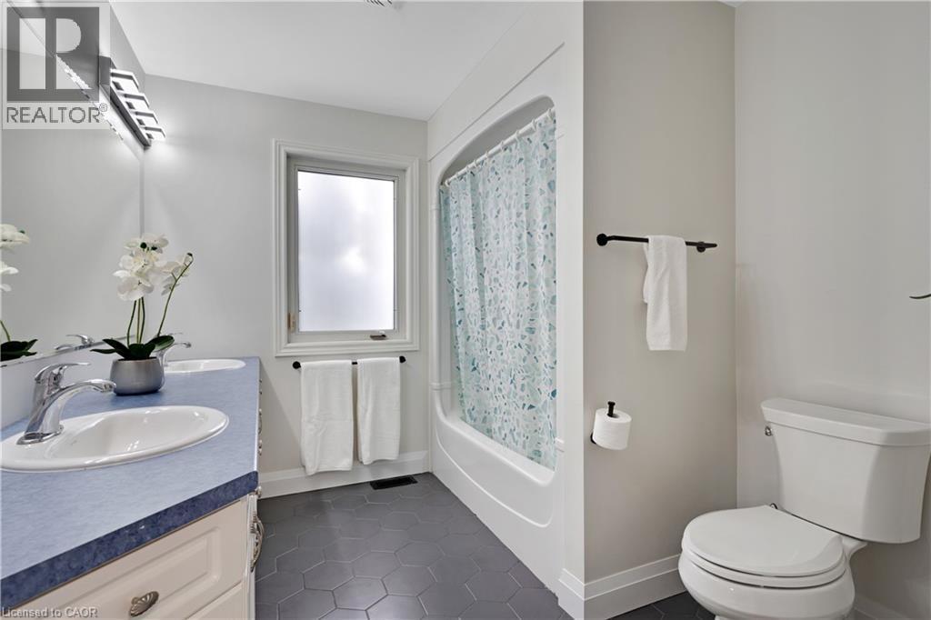 514 Birchleaf Walk, Waterloo, ON - Indoor Photo Showing Bathroom