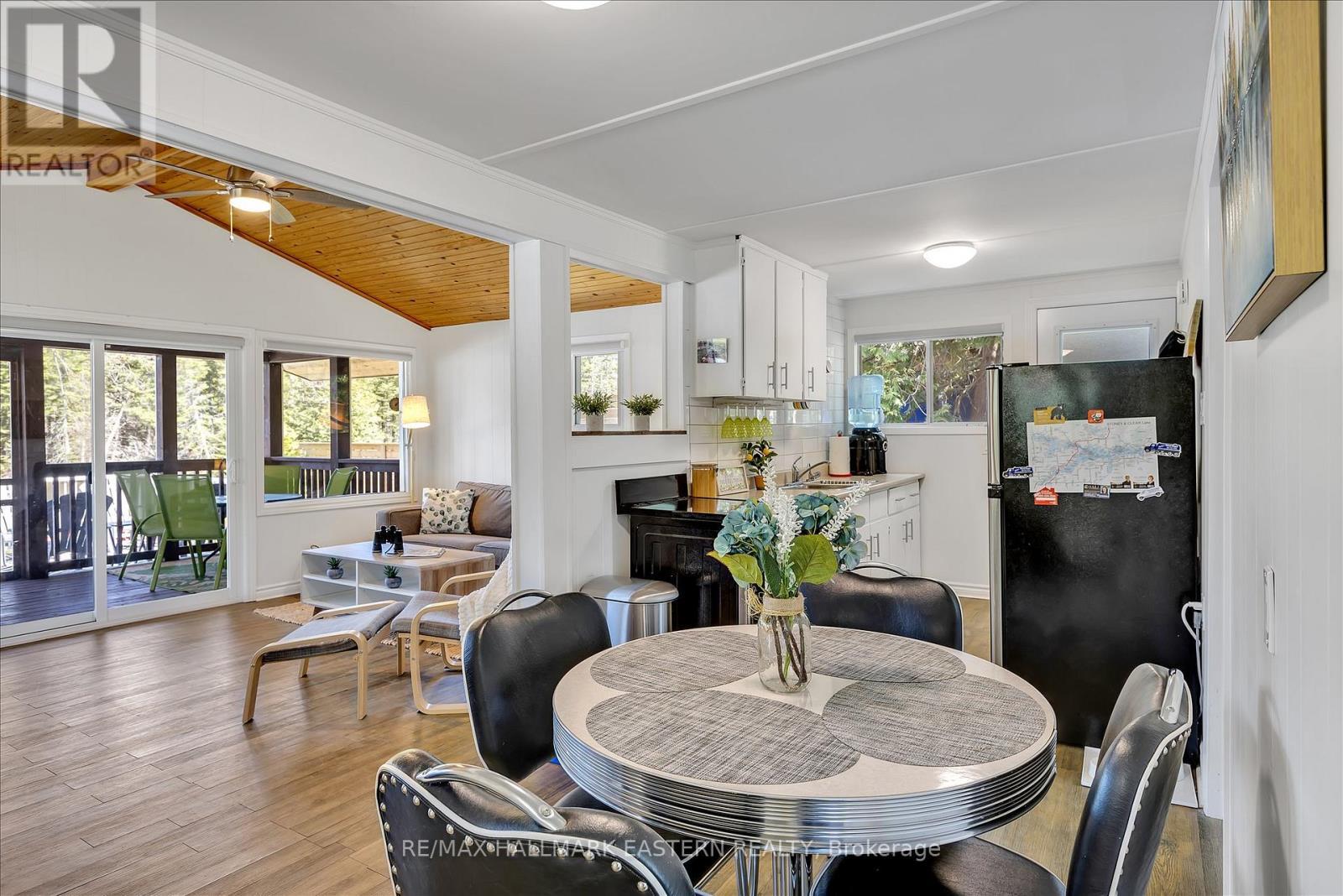1810 Hull Road, Douro-Dummer, ON - Indoor Photo Showing Dining Room