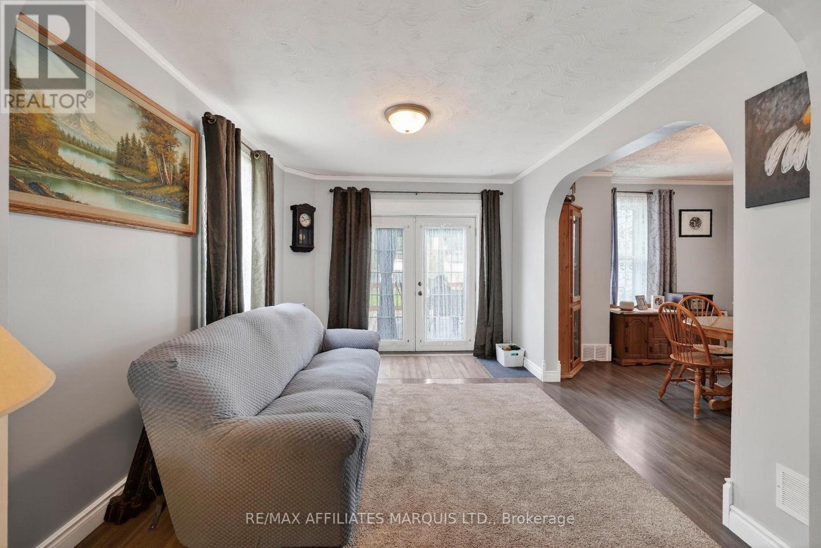 335 Fifth Street E, Cornwall, ON - Indoor