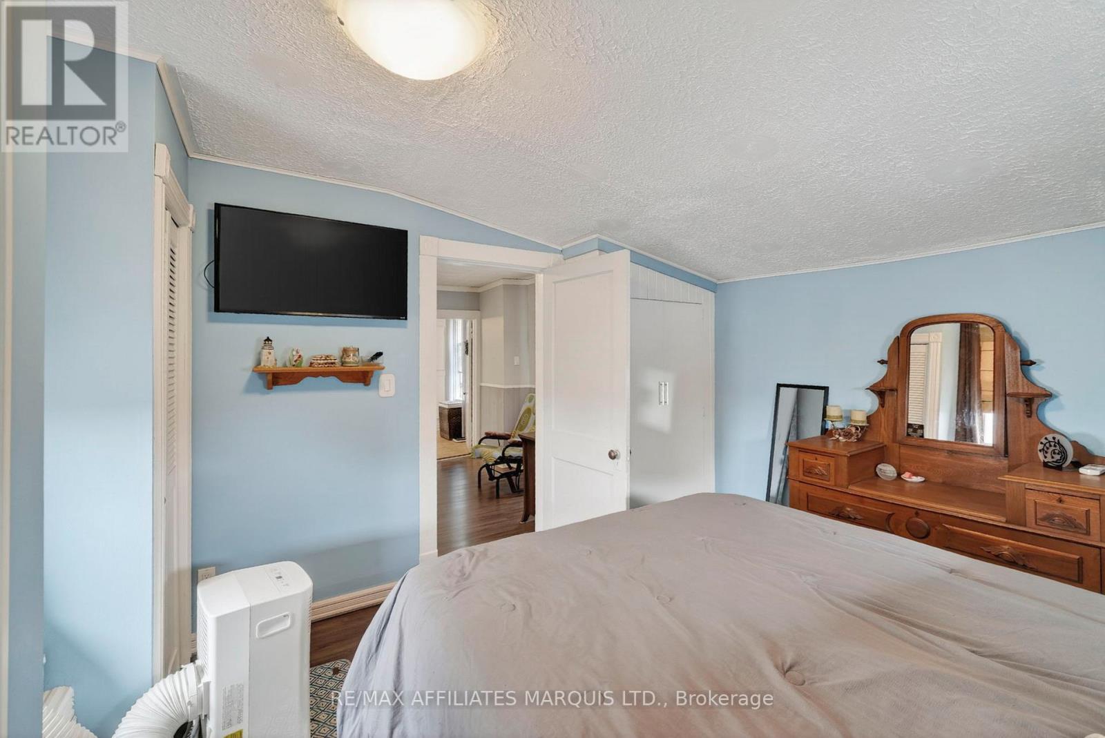 335 Fifth Street E, Cornwall, ON - Indoor Photo Showing Bedroom