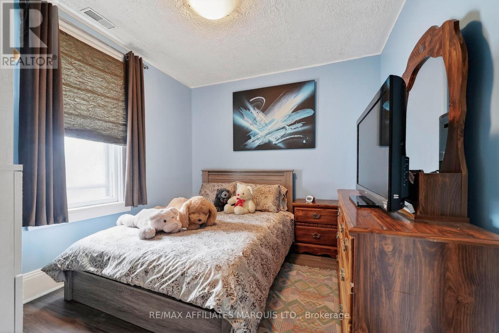 335 Fifth Street E, Cornwall, ON - Indoor Photo Showing Bedroom