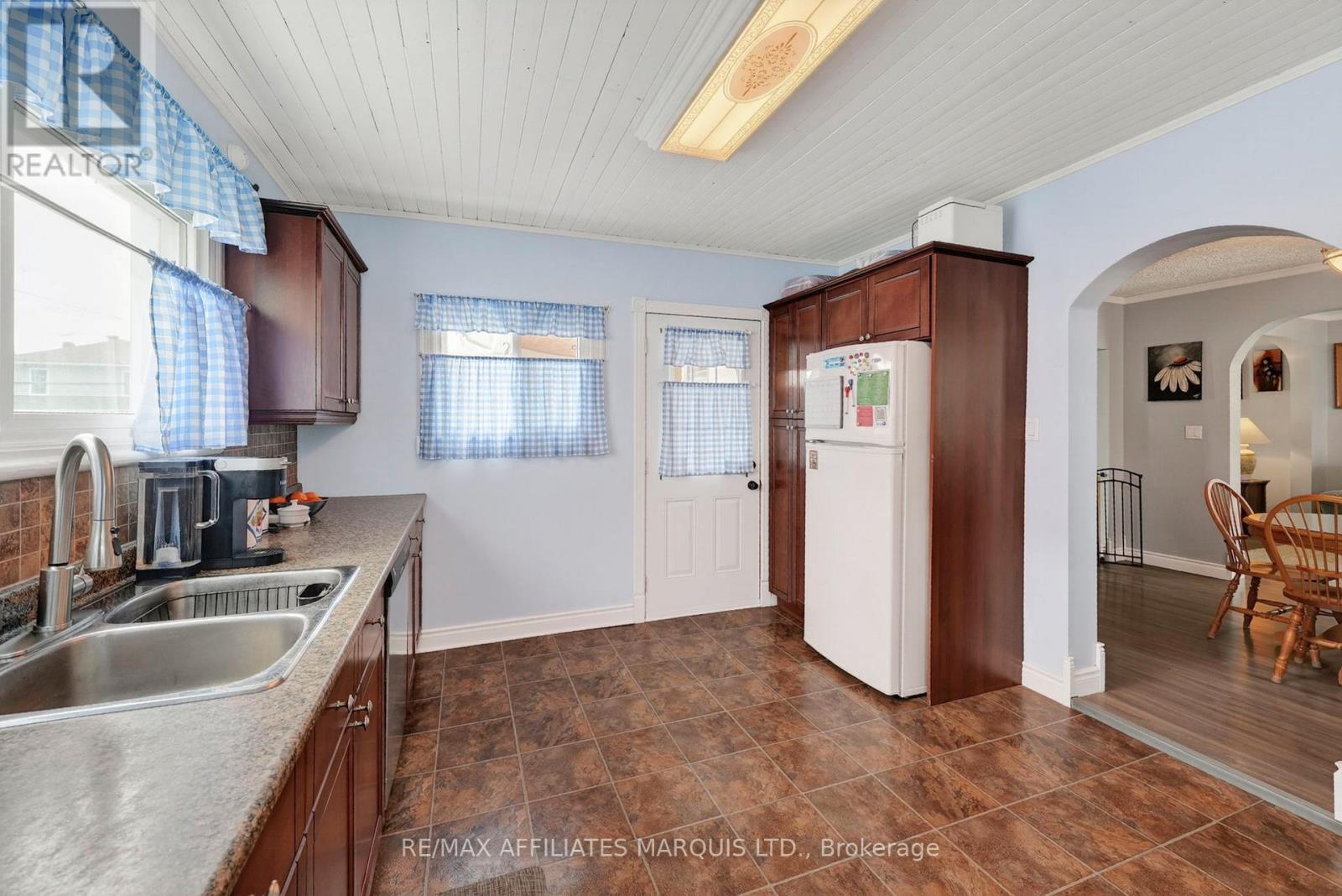 335 Fifth Street E, Cornwall, ON - Indoor Photo Showing Kitchen With Double Sink