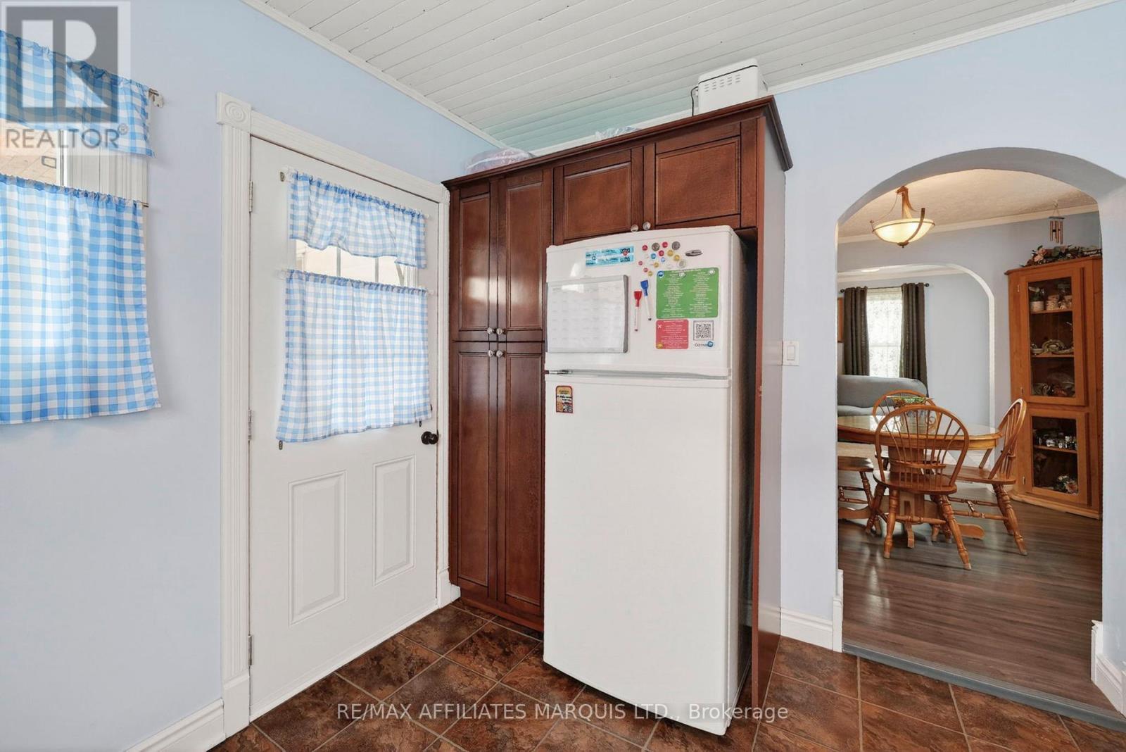 335 Fifth Street E, Cornwall, ON - Indoor