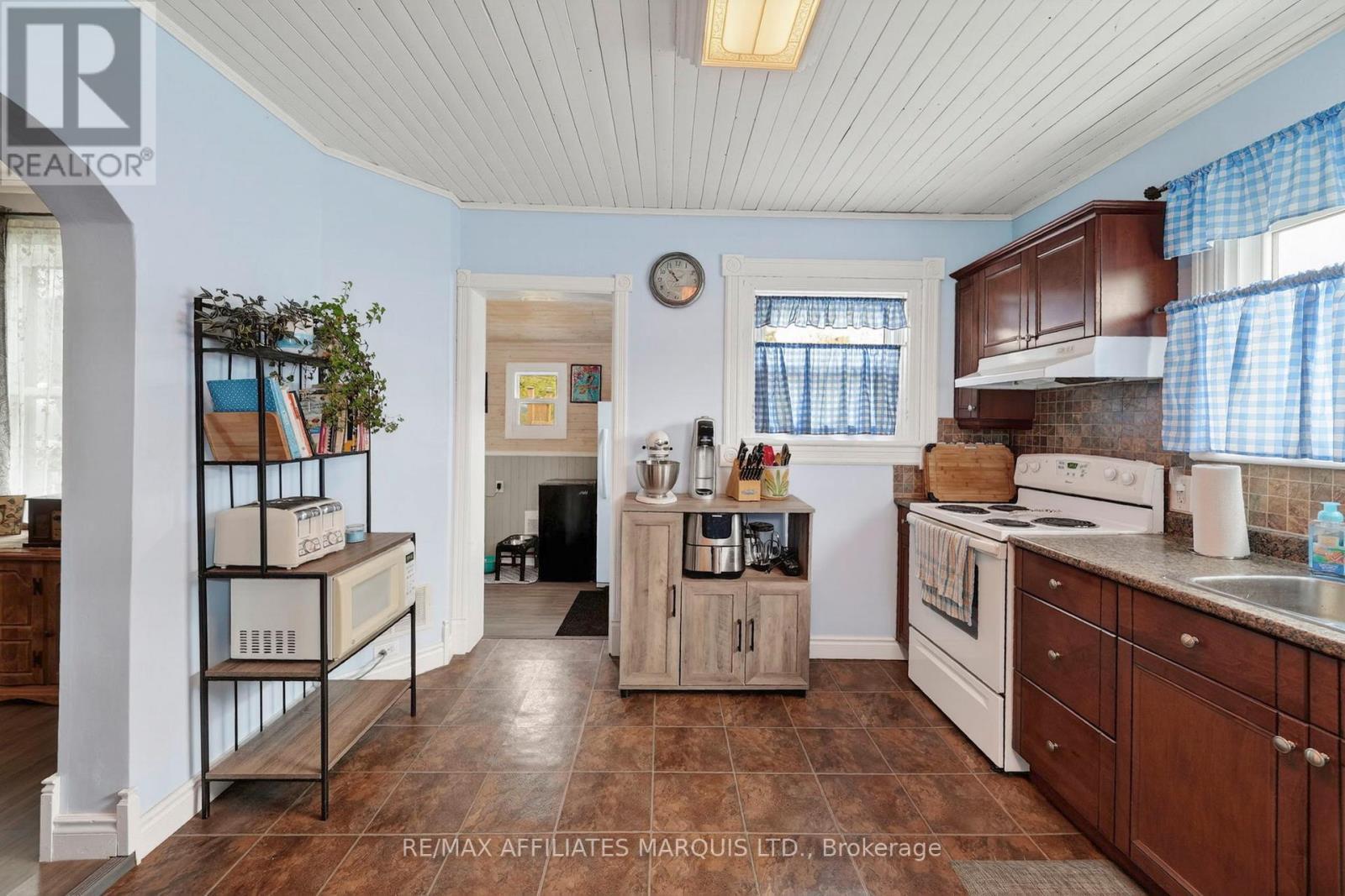 335 Fifth Street E, Cornwall, ON - Indoor Photo Showing Kitchen