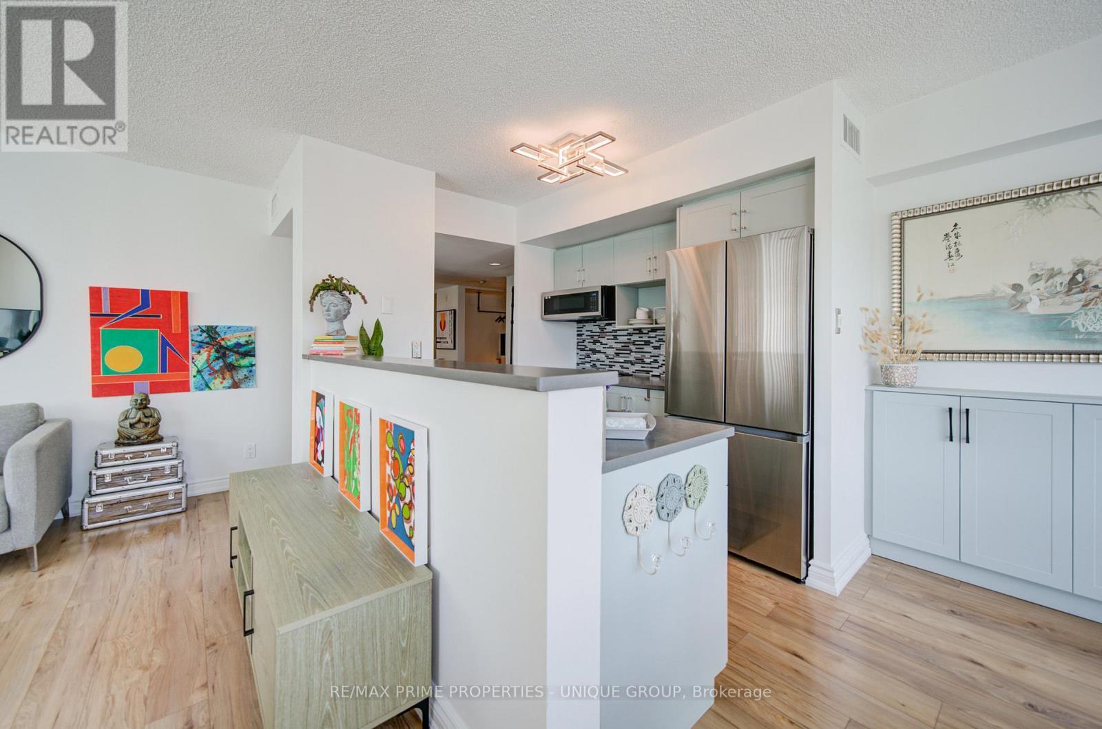 202 - 97 Lawton Boulevard, Toronto, ON - Indoor