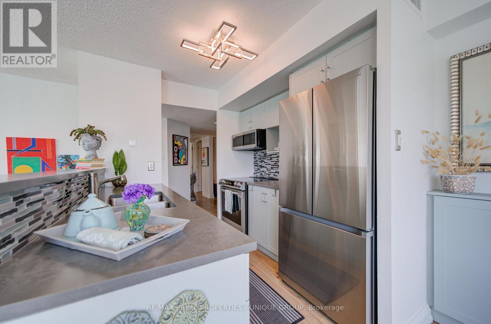 202 - 97 Lawton Boulevard, Toronto, ON - Indoor Photo Showing Other Room