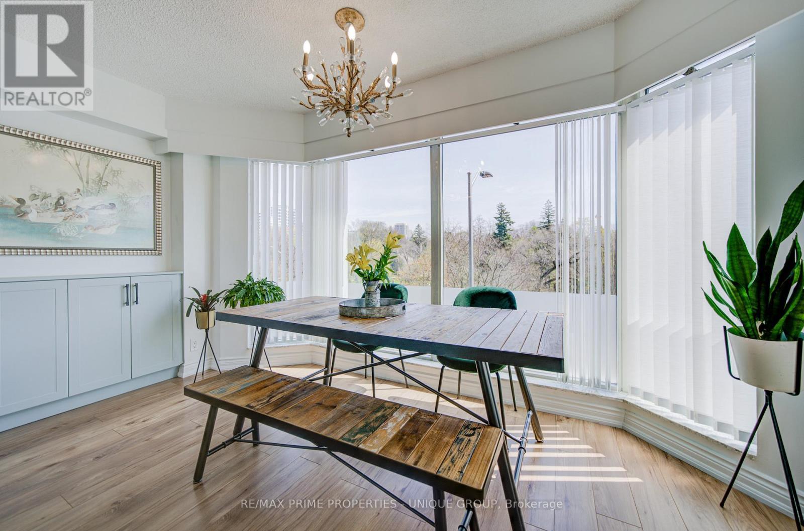 202 - 97 Lawton Boulevard, Toronto, ON - Indoor Photo Showing Dining Room