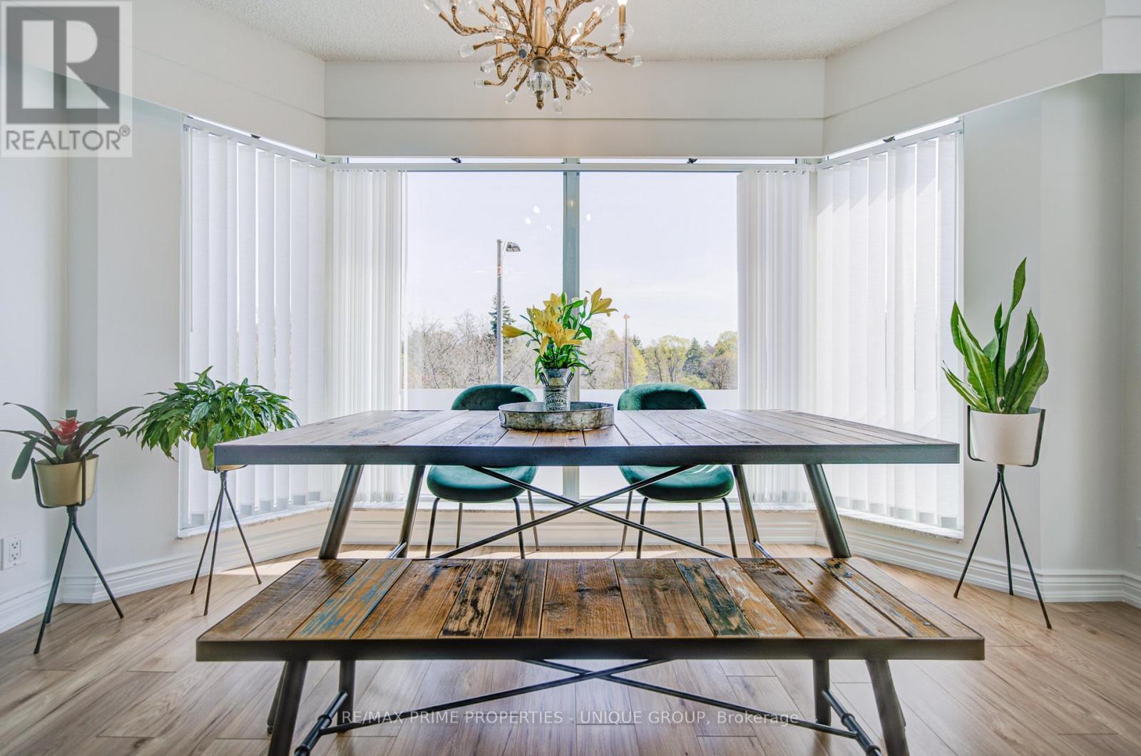 202 - 97 Lawton Boulevard, Toronto, ON - Indoor Photo Showing Dining Room