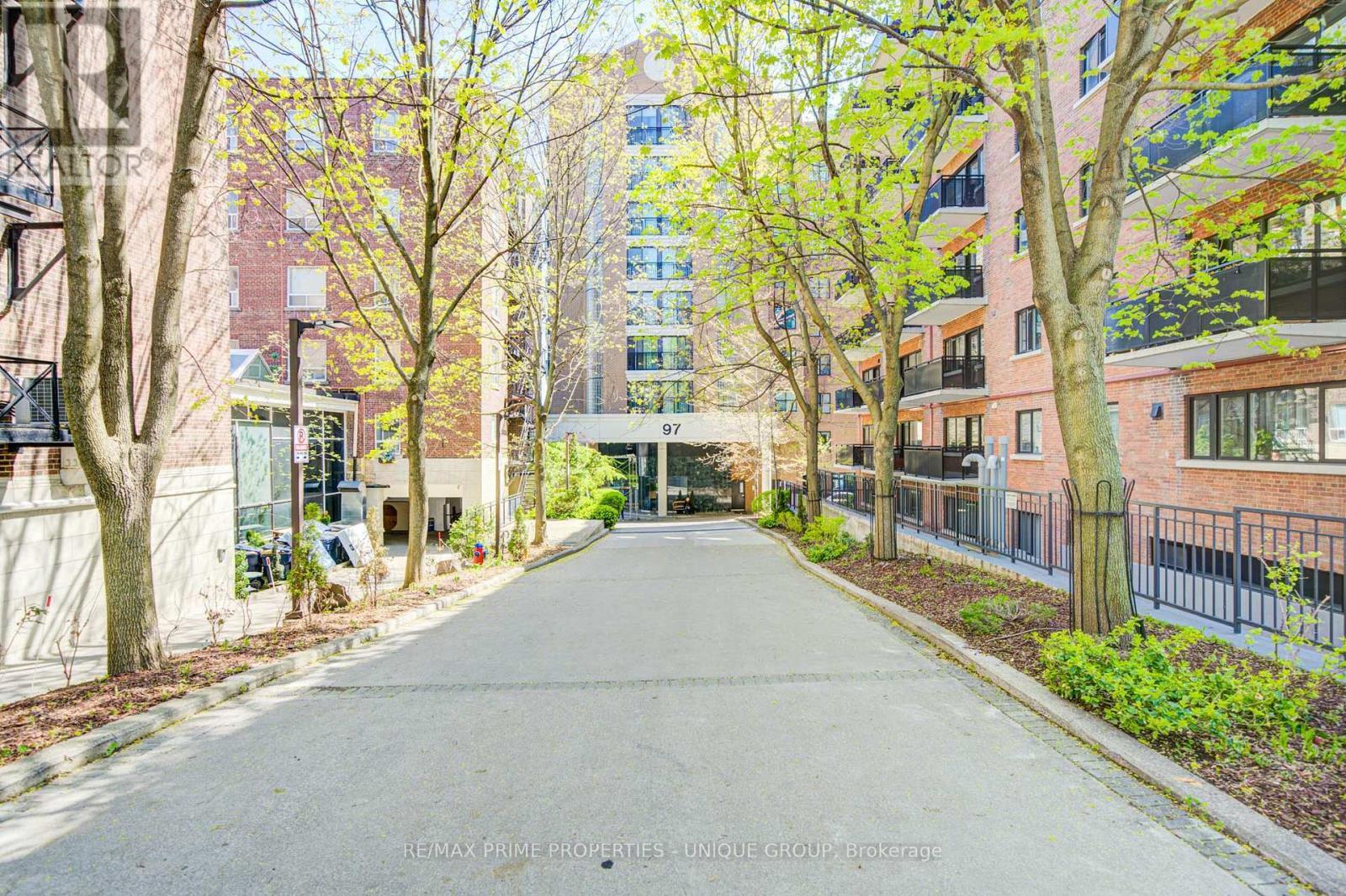 202 - 97 Lawton Boulevard, Toronto, ON - Outdoor