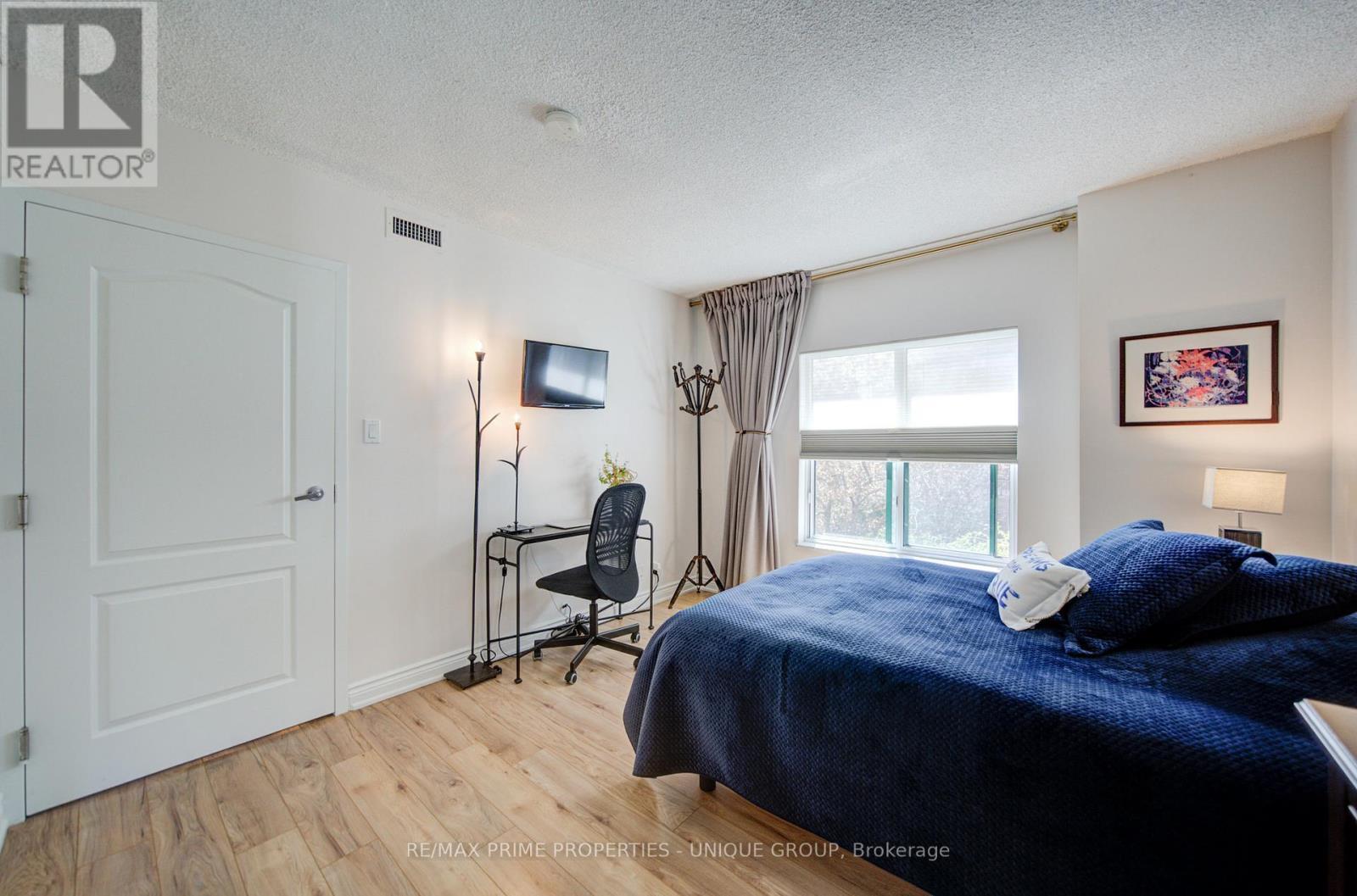 202 - 97 Lawton Boulevard, Toronto, ON - Indoor Photo Showing Bedroom
