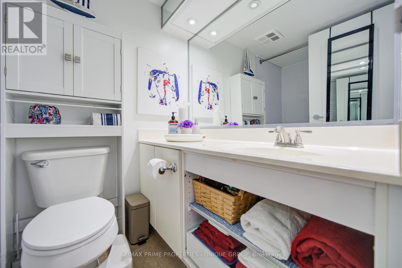202 - 97 Lawton Boulevard, Toronto, ON - Indoor Photo Showing Bathroom