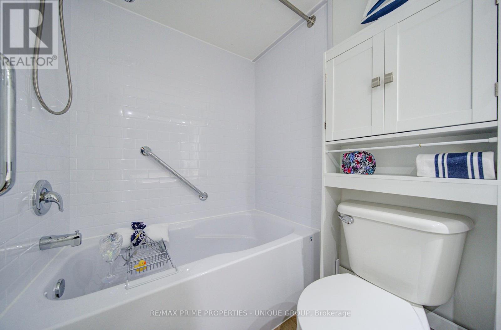 202 - 97 Lawton Boulevard, Toronto, ON - Indoor Photo Showing Bathroom