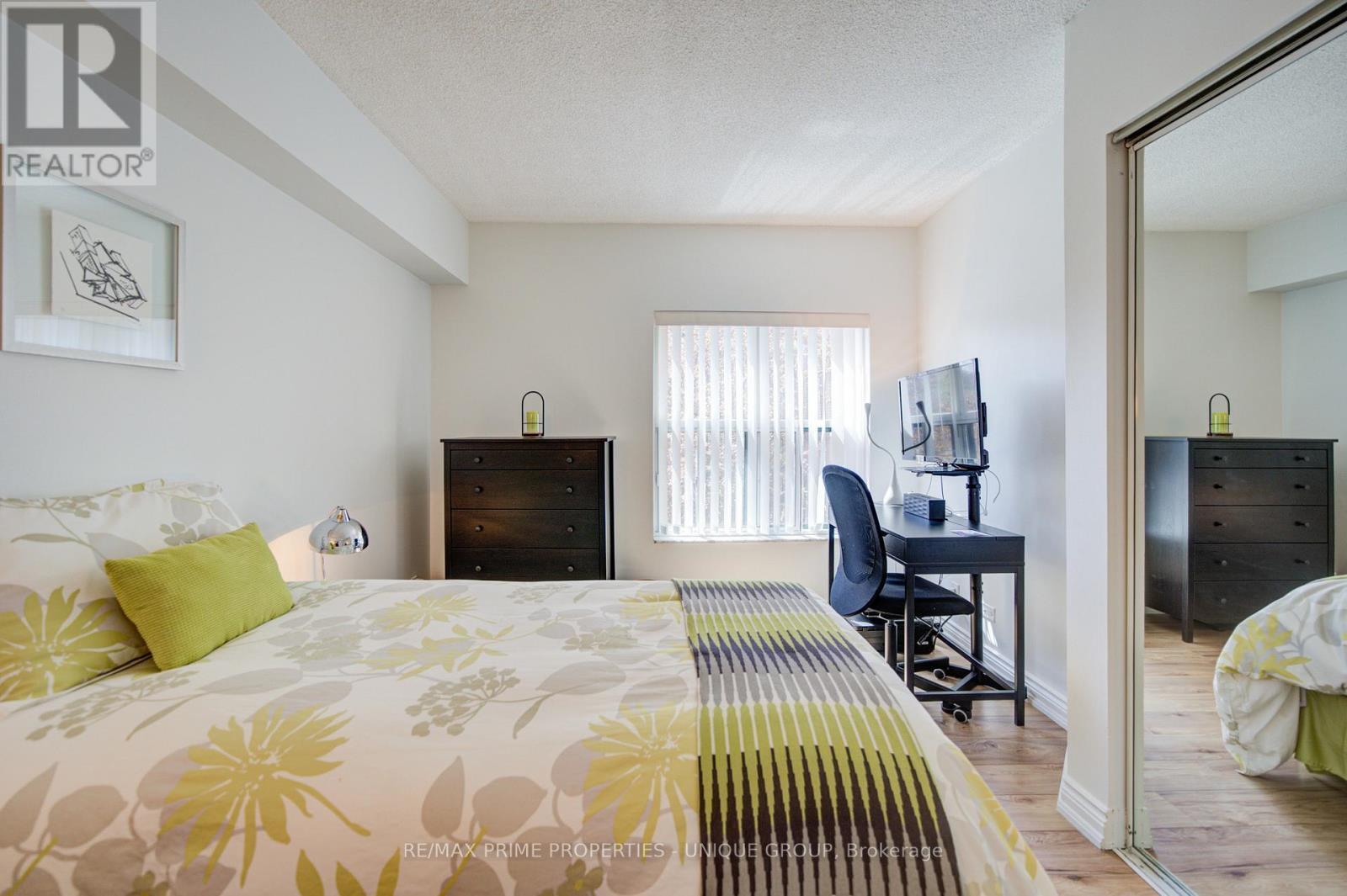 202 - 97 Lawton Boulevard, Toronto, ON - Indoor Photo Showing Bedroom