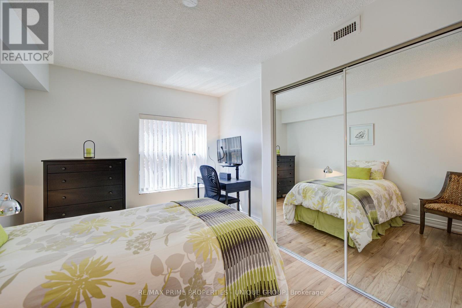 202 - 97 Lawton Boulevard, Toronto, ON - Indoor Photo Showing Bedroom