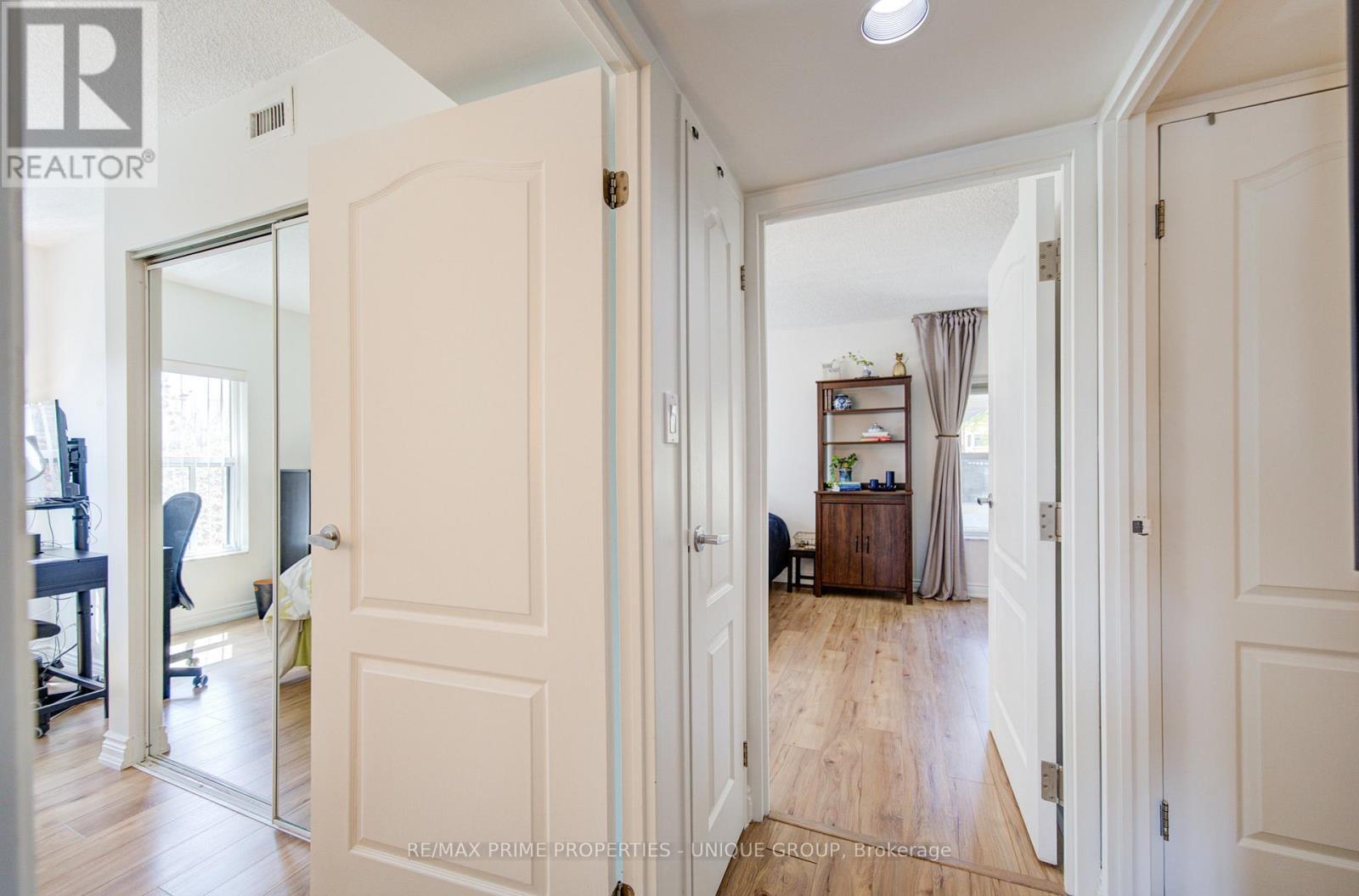 202 - 97 Lawton Boulevard, Toronto, ON - Indoor Photo Showing Other Room