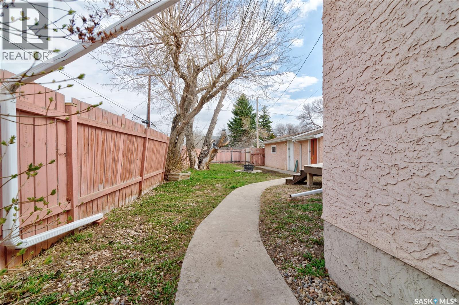 2627 Atkinson Street, Regina, SK - Outdoor