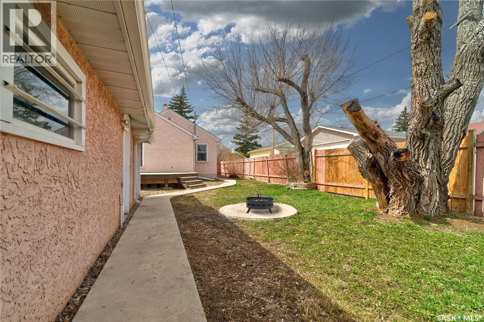 2627 Atkinson Street, Regina, SK - Outdoor