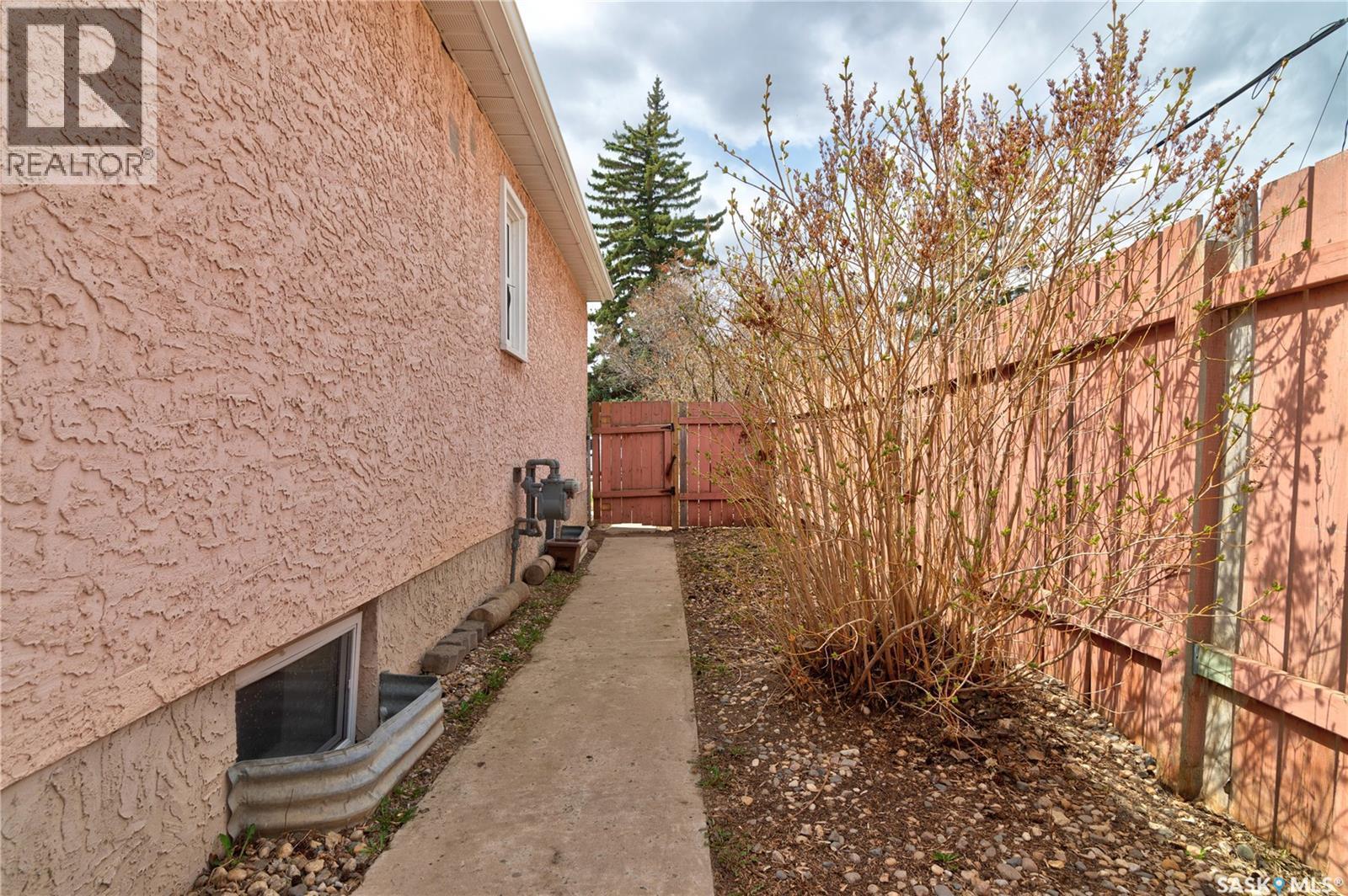 2627 Atkinson Street, Regina, SK - Outdoor