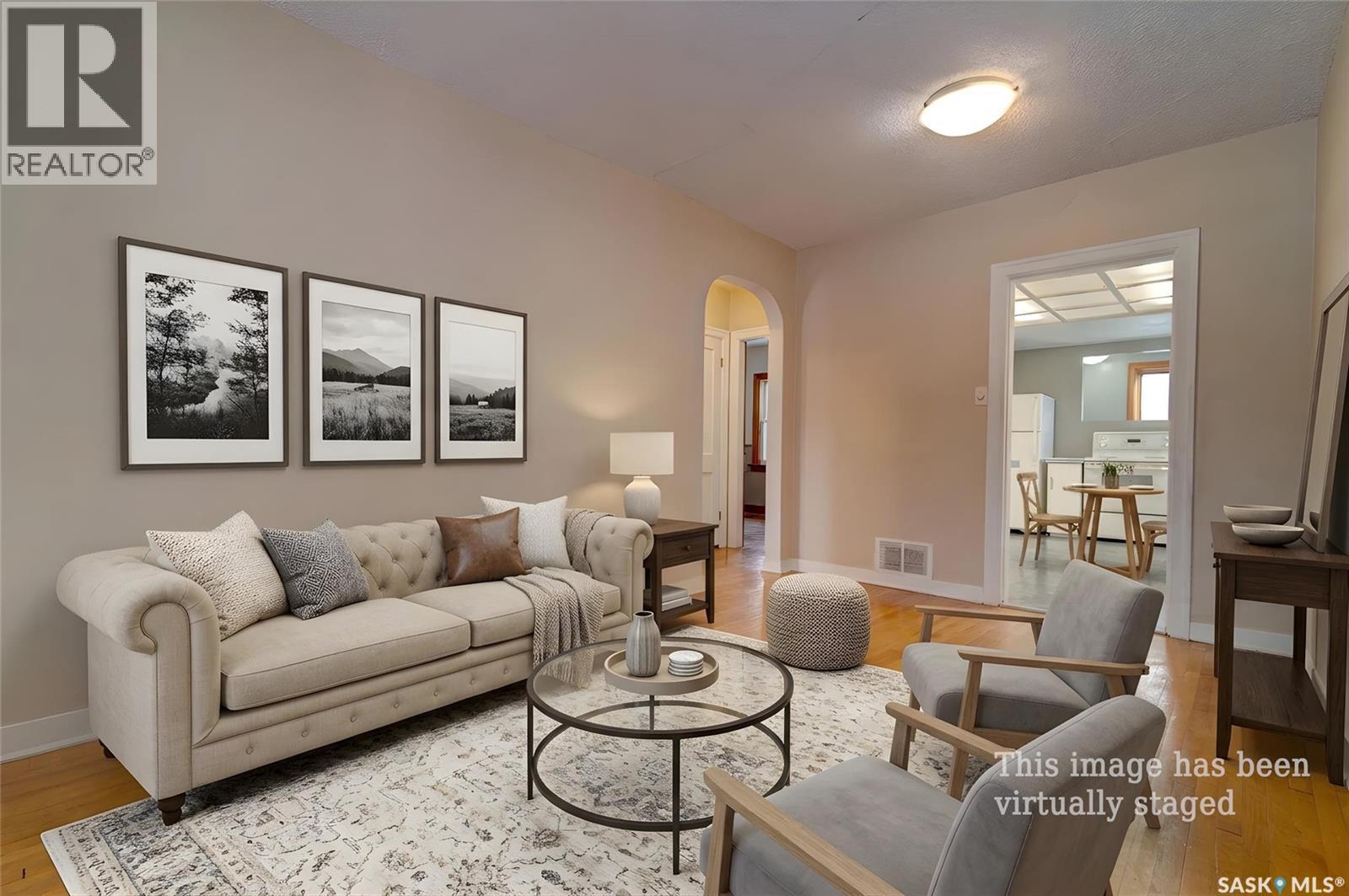 2627 Atkinson Street, Regina, SK - Indoor Photo Showing Living Room