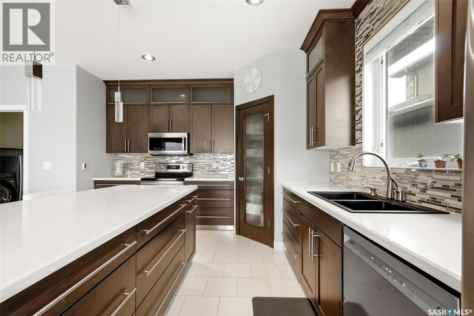 4151 Chuka Drive, Regina, SK - Indoor Photo Showing Kitchen With Double Sink With Upgraded Kitchen