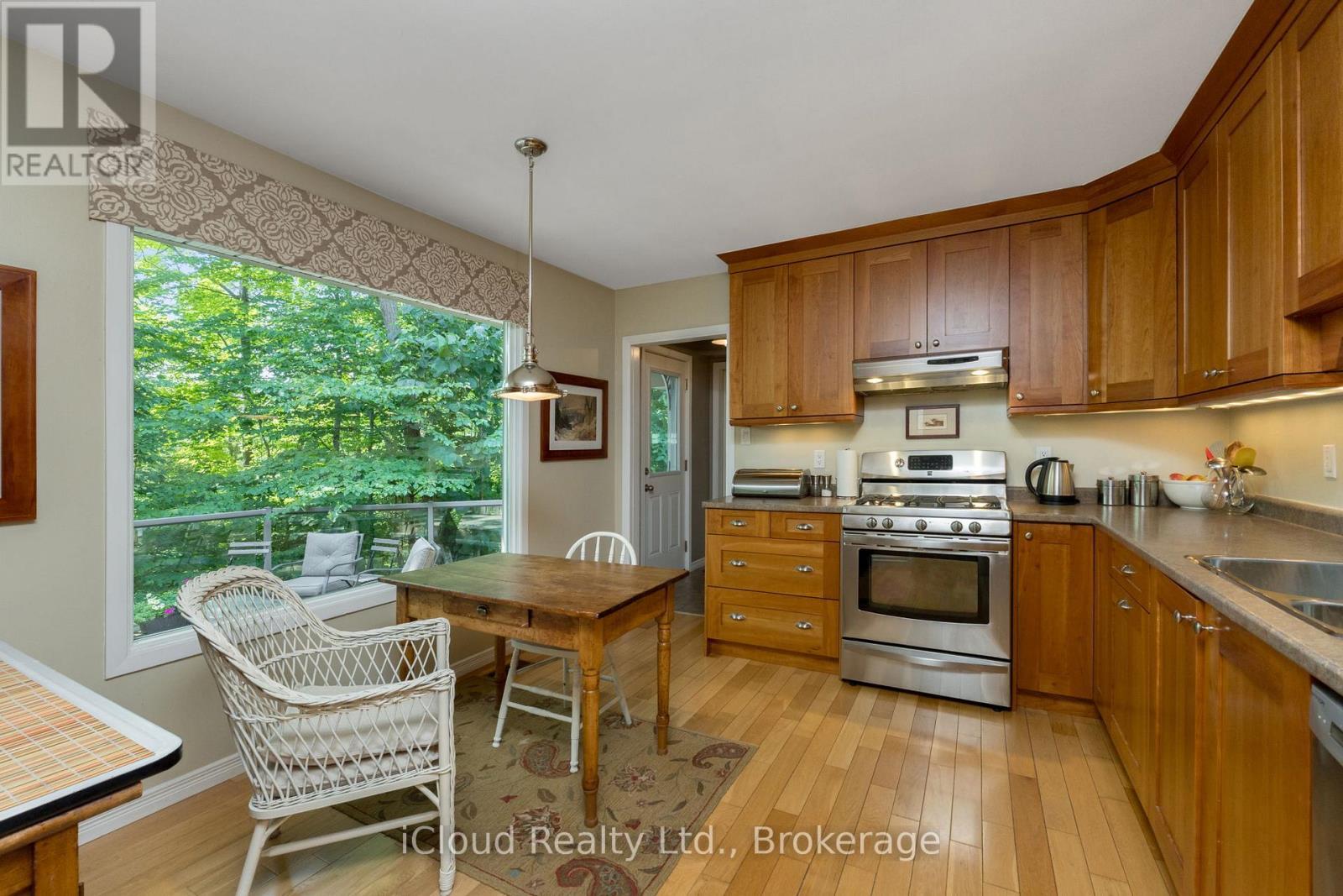 Tree top views along w/ your morning coffee - 487202 30 Sdrd Side Road, Mono, ON - Indoor Photo Showing Kitchen