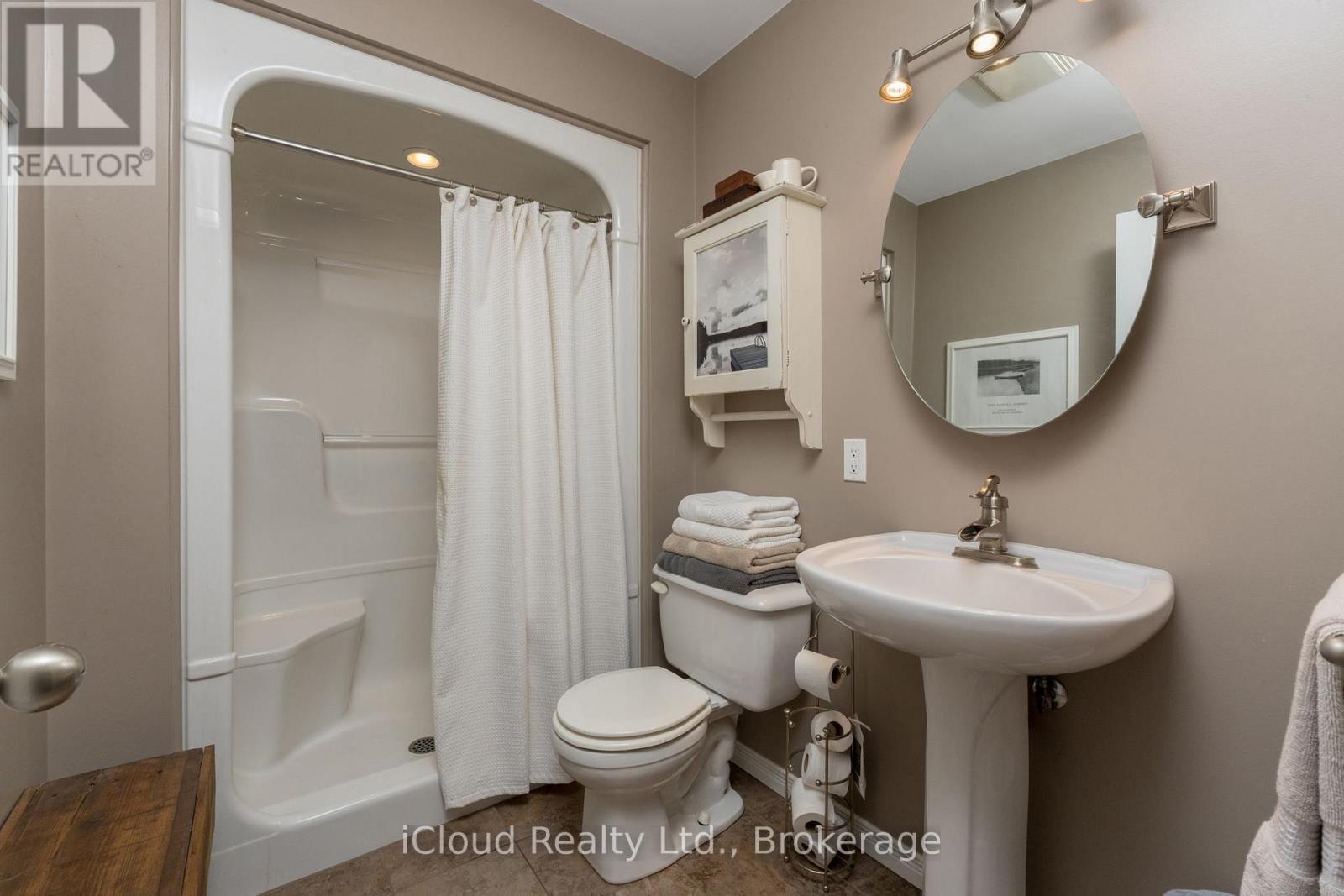 487202 30 Sdrd Side Road, Mono, ON - Indoor Photo Showing Bathroom